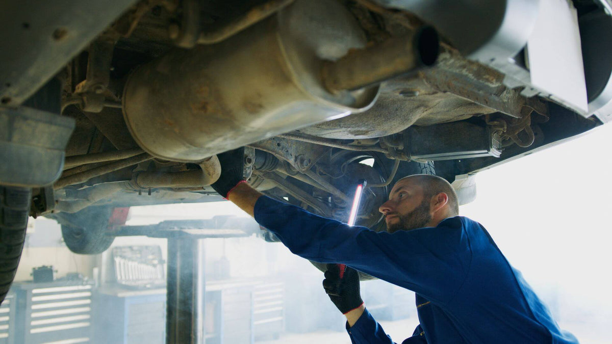 Czujnik różnicy ciśnień DPF – objawy, wartości i jak go sprawdzić?