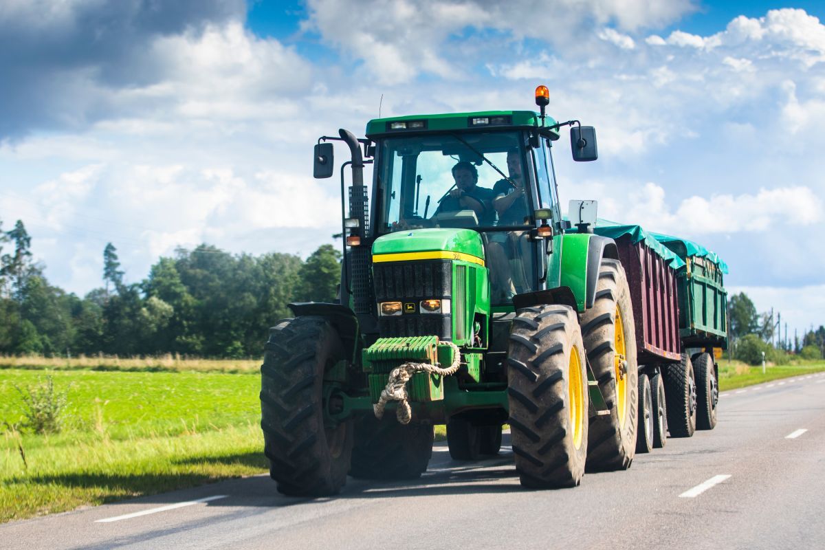 Spalanie traktora na 100 km – liczby, porównania i praktyczne wskazówki na obniżenie zużycia paliwa