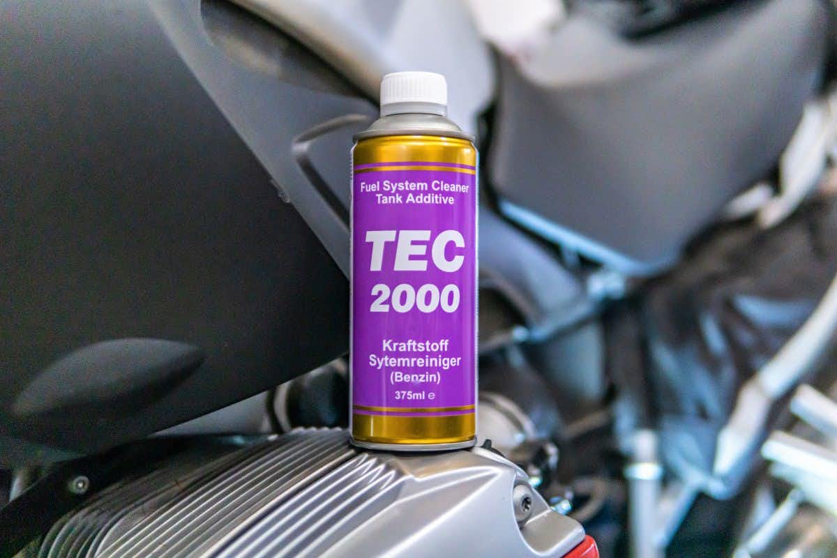 Jak preparaty TEC 2000 wypadają na tle typowych stabilizatorów paliwa?